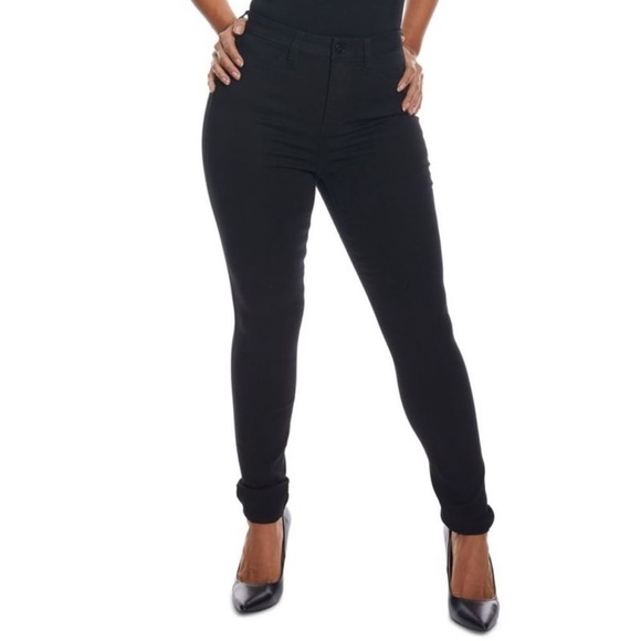 Dollhouse Juniors Curvy-Fit High-Rise Skinny Jeans, Black, 3/4, waist 26 New - Picture 1 of 4